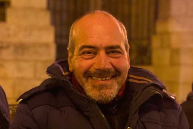 C'� chi lo chiama Granclasse e chi Buoncaff�: � Michele, il "cantastorie" di Barletta